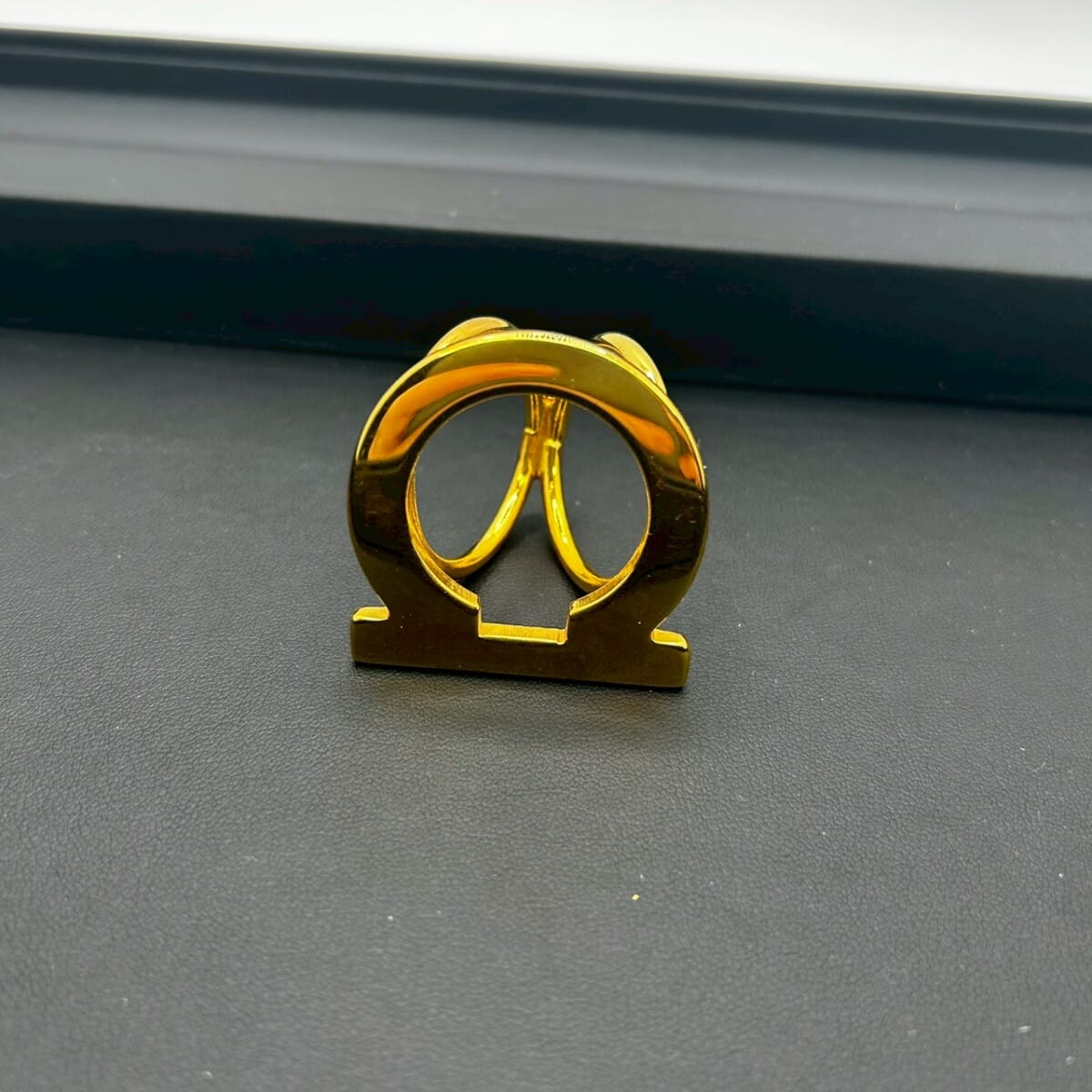 フェラガモ スカーフリングの買取