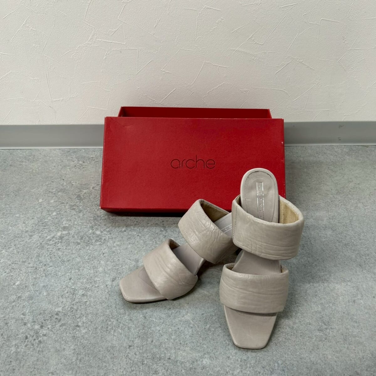 arche レディース サンダルの買取